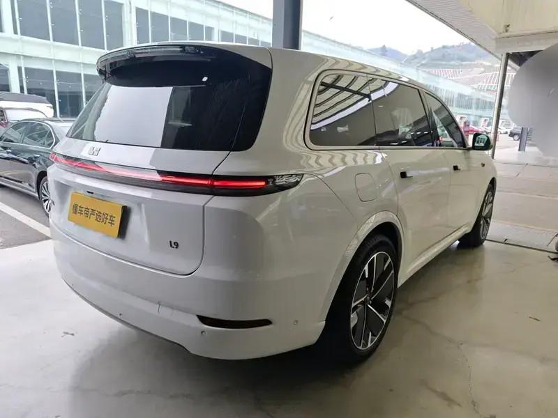 2025 Li Auto (Lixiang) L9 с пробегом 8 500 км