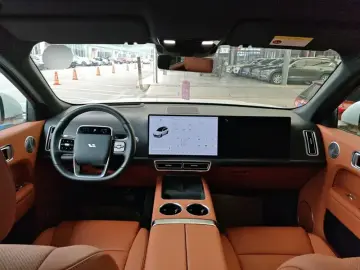 2025 Li Auto (Lixiang) L9 с пробегом 8 500 км