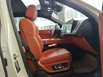 2025 Li Auto (Lixiang) L9 с пробегом 8 500 км