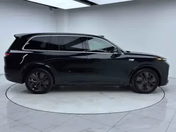 2024 Li Auto (Lixiang) L9 с пробегом 30 500 км