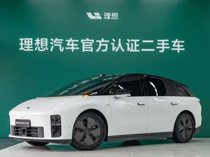 2025 Li Auto (Lixiang) i6 с пробегом 2 800 км