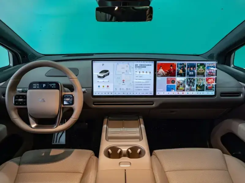 2025 Li Auto (Lixiang) i6 с пробегом 2 800 км