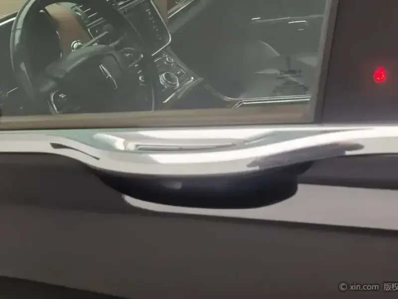 2017 Lincoln Continental с пробегом 107 700 км