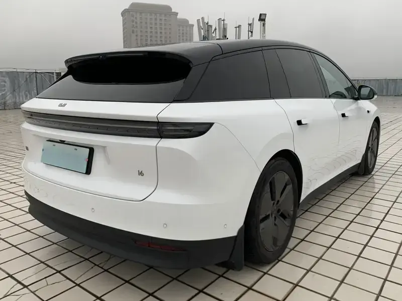 2025 Li Auto (Lixiang) i6 с пробегом 15 000 км