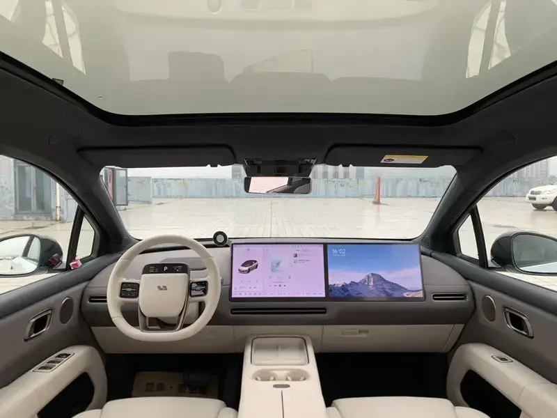 2025 Li Auto (Lixiang) i6 с пробегом 15 000 км