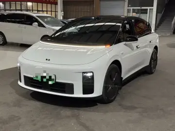 2025 Li Auto (Lixiang) i6 с пробегом 19 000 км