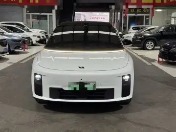 2025 Li Auto (Lixiang) i6 с пробегом 19 000 км