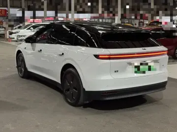 2025 Li Auto (Lixiang) i6 с пробегом 19 000 км