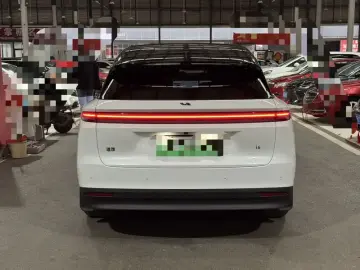 2025 Li Auto (Lixiang) i6 с пробегом 19 000 км