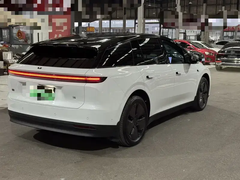 2025 Li Auto (Lixiang) i6 с пробегом 19 000 км