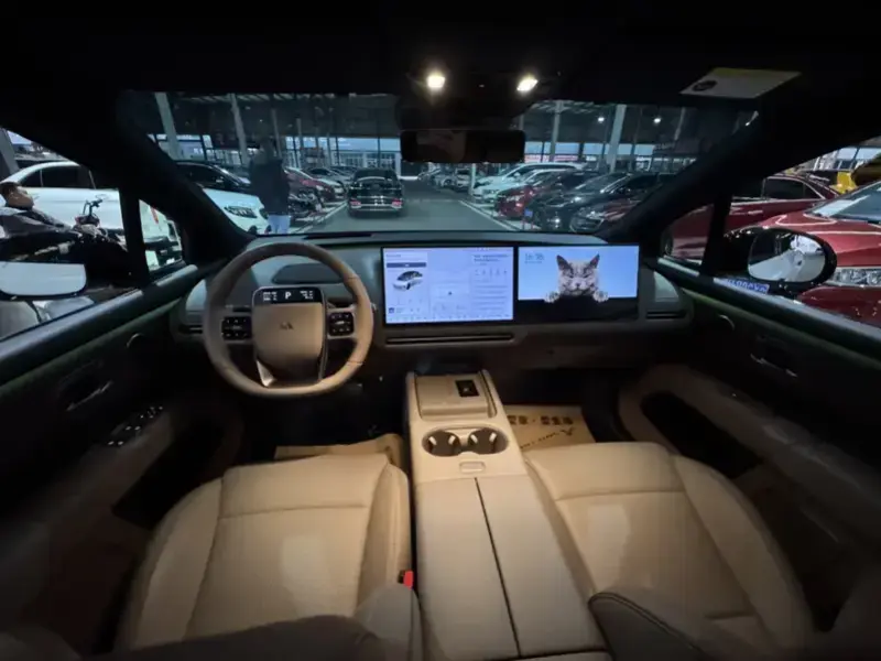 2025 Li Auto (Lixiang) i6 с пробегом 19 000 км