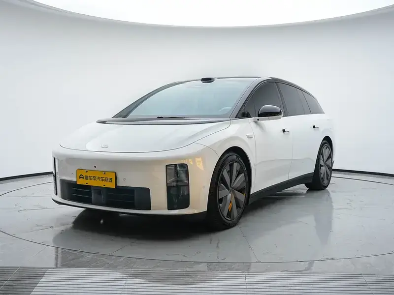 2025 Li Auto (Lixiang) i6 с пробегом 25 500 км