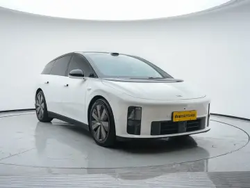 2025 Li Auto (Lixiang) i6 с пробегом 25 500 км