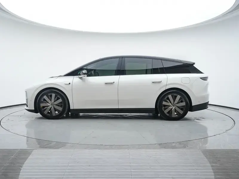 2025 Li Auto (Lixiang) i6 с пробегом 25 500 км