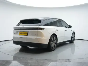 2025 Li Auto (Lixiang) i6 с пробегом 25 500 км