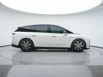 2025 Li Auto (Lixiang) i6 с пробегом 25 500 км