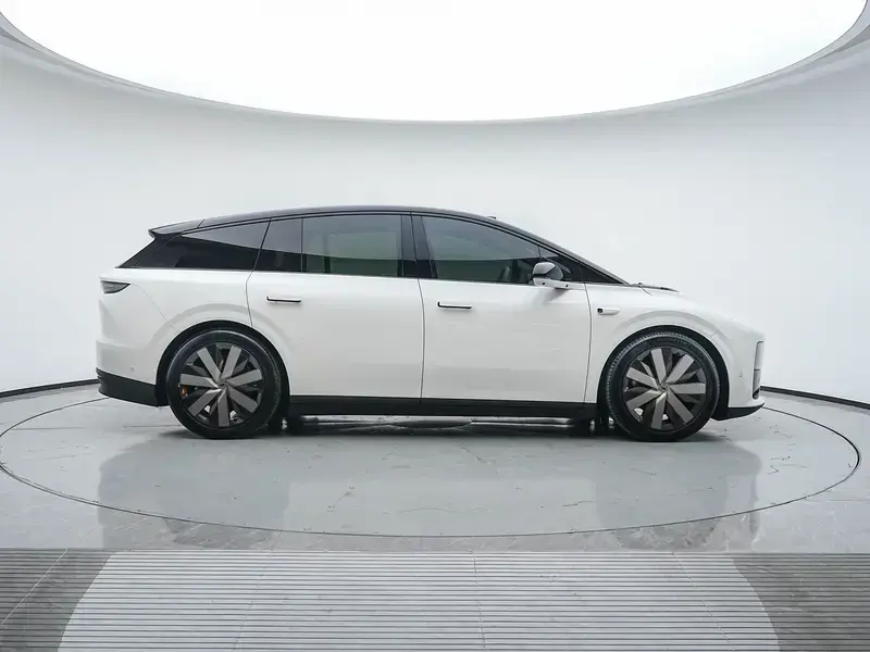 2025 Li Auto (Lixiang) i6 с пробегом 25 500 км