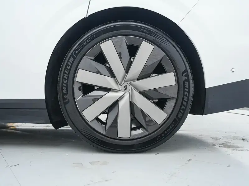 2025 Li Auto (Lixiang) i6 с пробегом 25 500 км