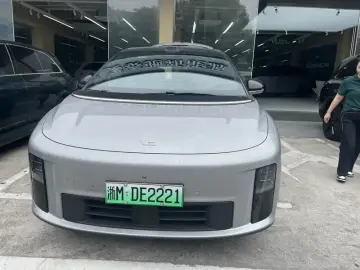 2025 Li Auto (Lixiang) i6 с пробегом 11 000 км