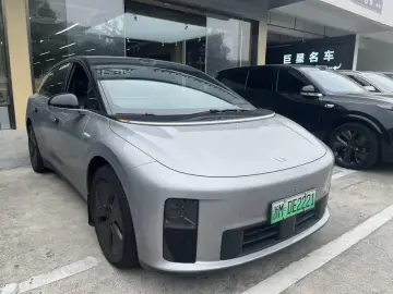 2025 Li Auto (Lixiang) i6 с пробегом 11 000 км