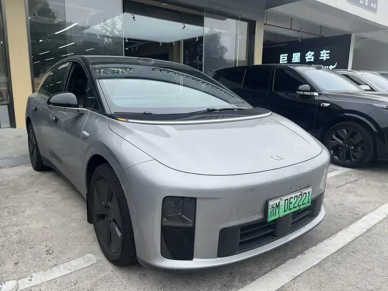 2025 Li Auto (Lixiang) i6 с пробегом 11 000 км