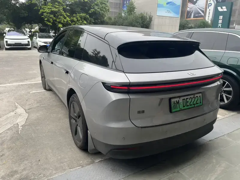 2025 Li Auto (Lixiang) i6 с пробегом 11 000 км