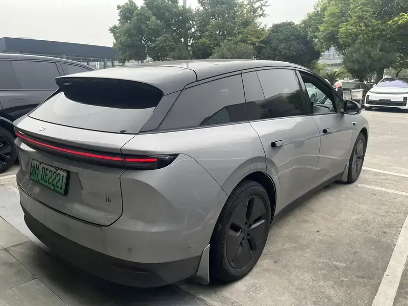 2025 Li Auto (Lixiang) i6 с пробегом 11 000 км