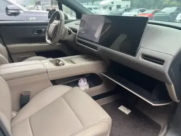 2025 Li Auto (Lixiang) i6 с пробегом 11 000 км