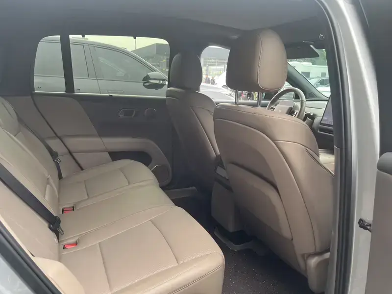 2025 Li Auto (Lixiang) i6 с пробегом 11 000 км