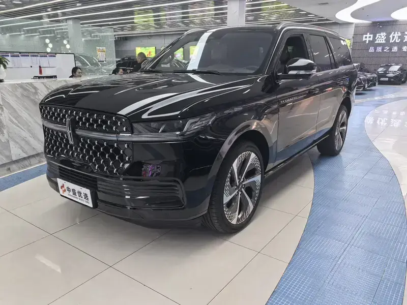 2025 Lincoln Navigator с пробегом 1 100 км