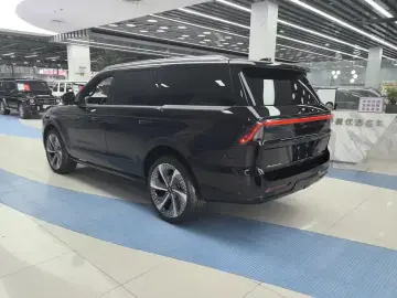 2025 Lincoln Navigator с пробегом 1 100 км