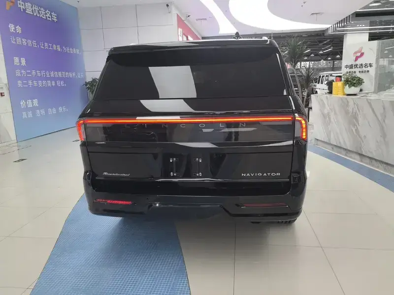 2025 Lincoln Navigator с пробегом 1 100 км