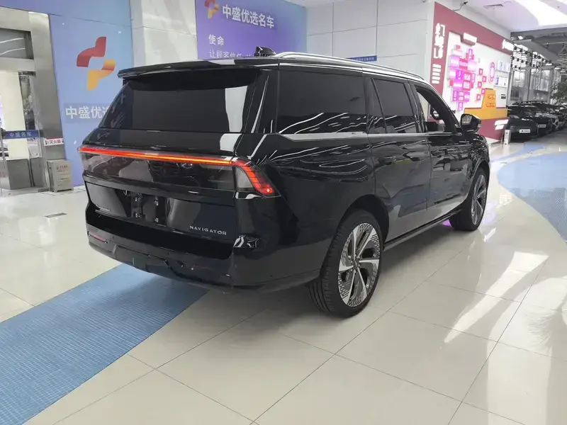 2025 Lincoln Navigator с пробегом 1 100 км