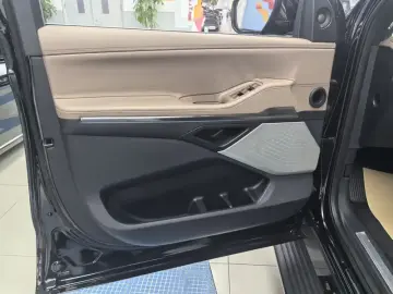 2025 Lincoln Navigator с пробегом 1 100 км