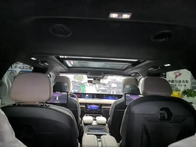 2025 Lincoln Navigator с пробегом 1 100 км