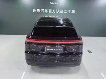 2025 Li Auto (Lixiang) i6 с пробегом 400 км