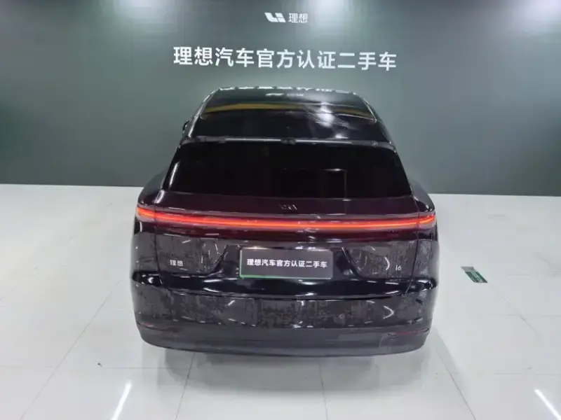 2025 Li Auto (Lixiang) i6 с пробегом 400 км