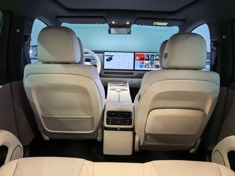 2025 Li Auto (Lixiang) i6 с пробегом 400 км