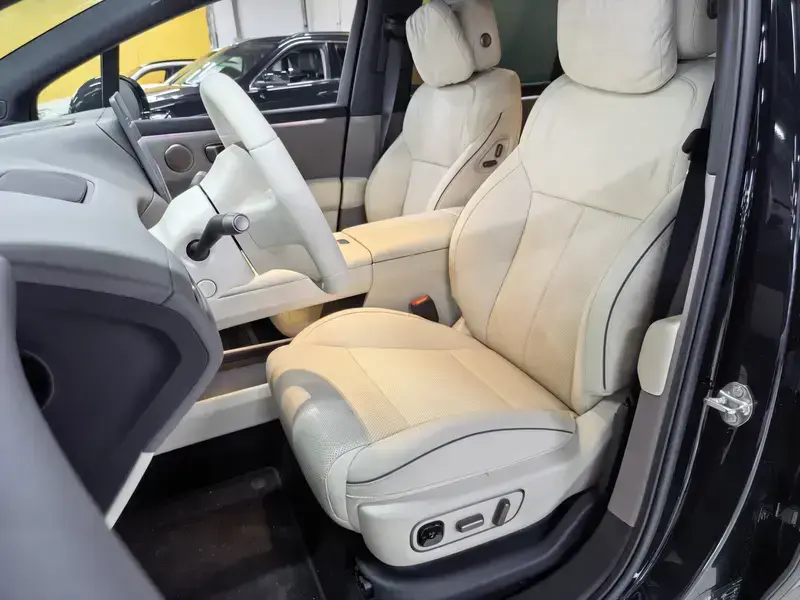 2025 Li Auto (Lixiang) i6 с пробегом 400 км