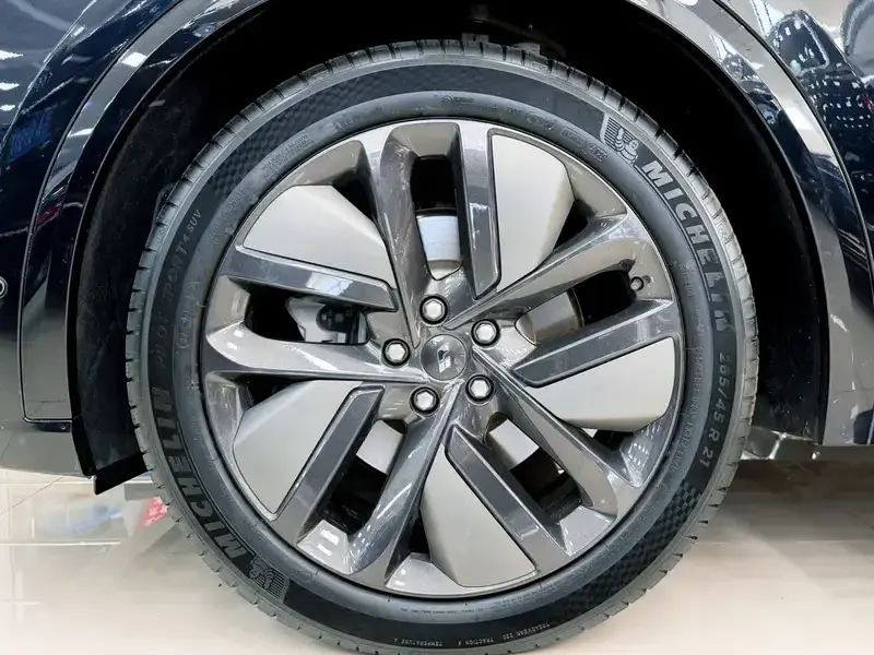 2024 Li Auto (Lixiang) L8 с пробегом 50 800 км