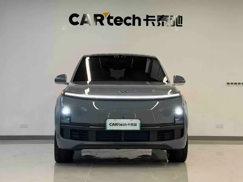 2025 Li Auto (Lixiang) L8 с пробегом 15 000 км