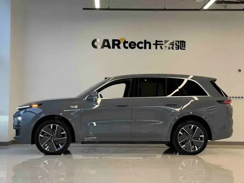 2025 Li Auto (Lixiang) L8 с пробегом 15 000 км