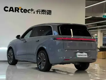 2025 Li Auto (Lixiang) L8 с пробегом 15 000 км