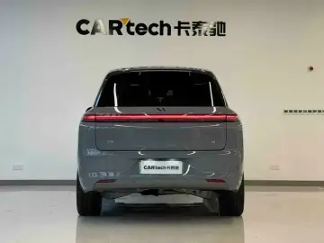 2025 Li Auto (Lixiang) L8 с пробегом 15 000 км