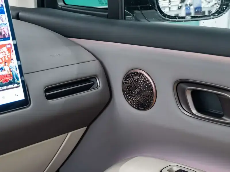 2025 Li Auto (Lixiang) i8 с пробегом 11 600 км