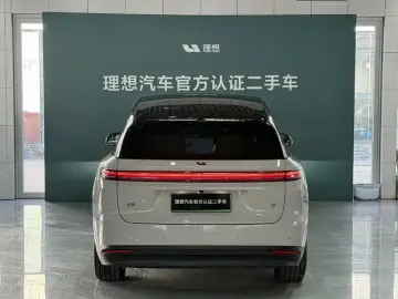 2025 Li Auto (Lixiang) i8 с пробегом 12 000 км