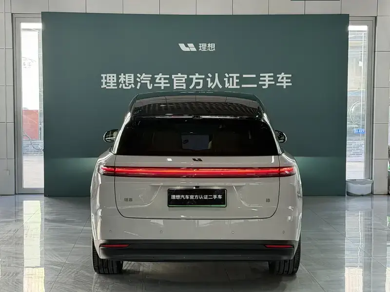2025 Li Auto (Lixiang) i8 с пробегом 12 000 км
