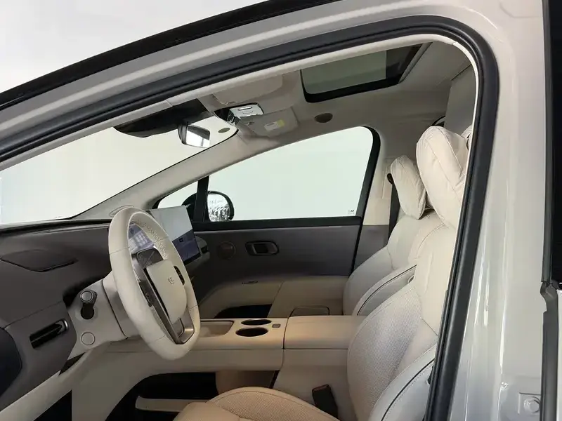 2025 Li Auto (Lixiang) i8 с пробегом 12 000 км