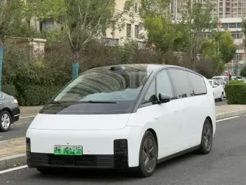 Li Auto (Lixiang) Mega