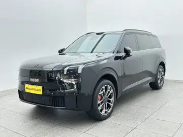 Lynk & Co 900